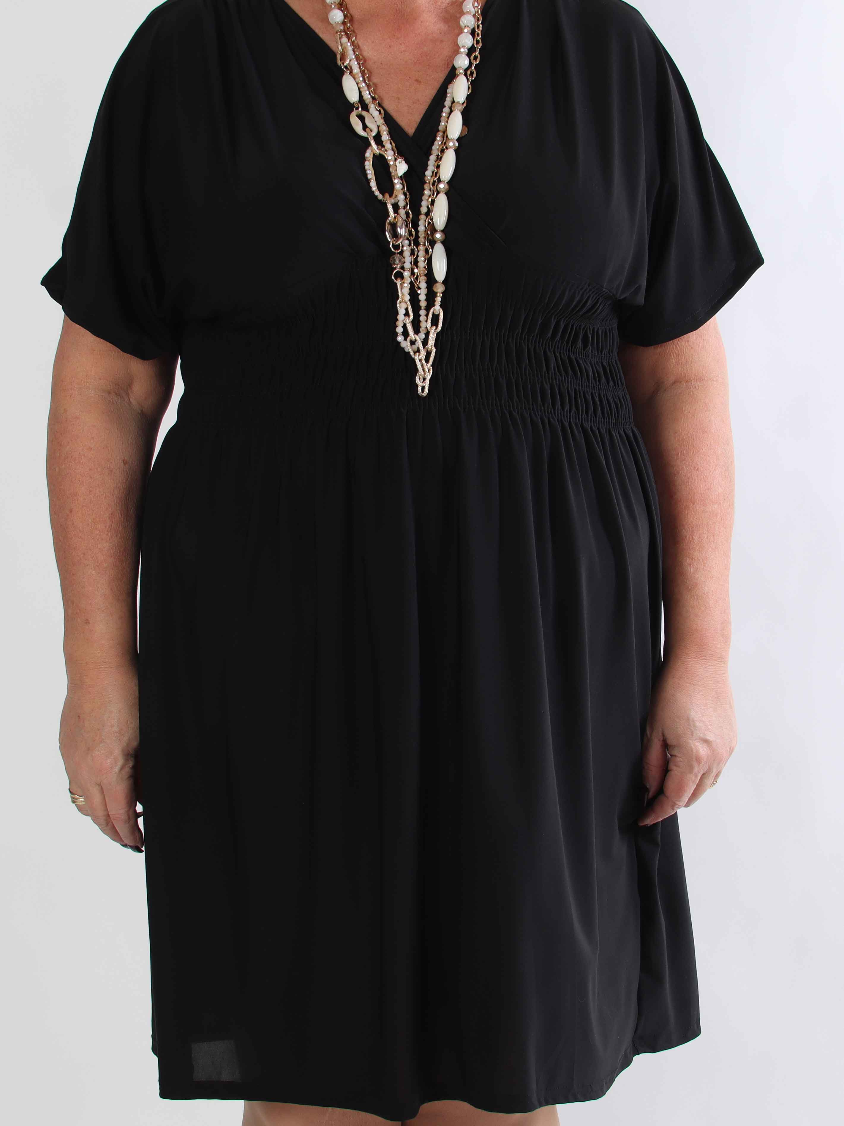 Pams Plain Short - Elastisk plus size kjole med smock i taljen